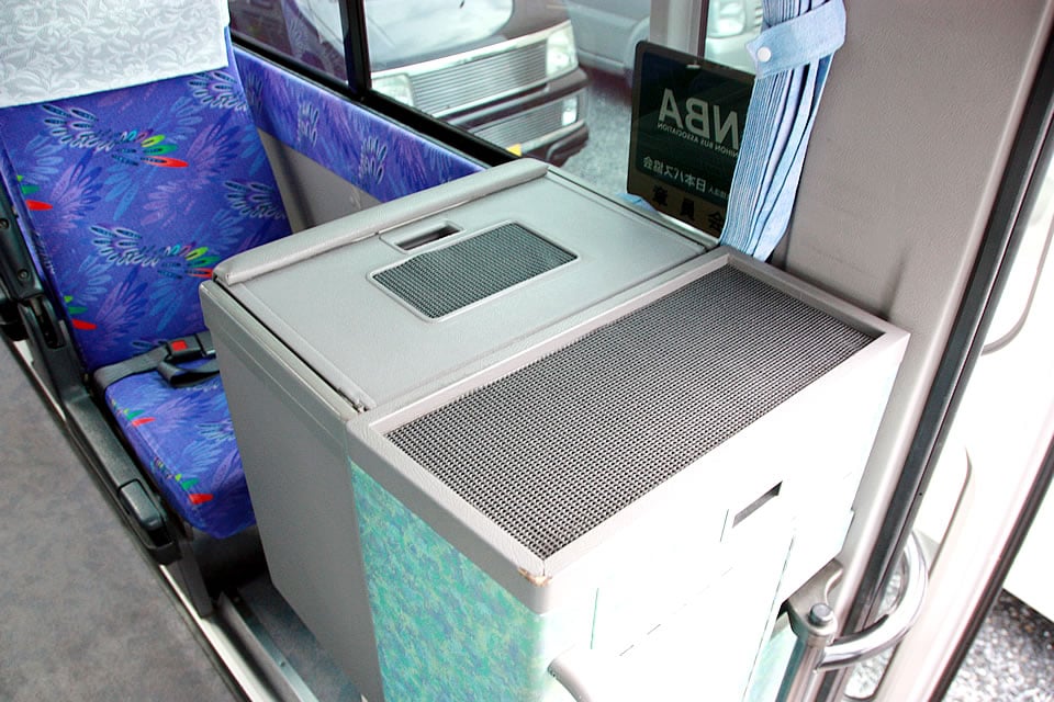 小型観光バス：設備 冷蔵庫も完備しております。