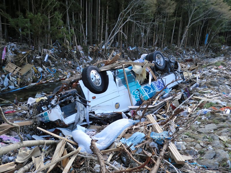 残ったバスは送迎バス3台のみ。送迎バスが残ったことには何か意味があると、これまでの観光中心から地域の足になろうと決意。